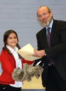  Eilidh Fernando-Campbell receives her prize 