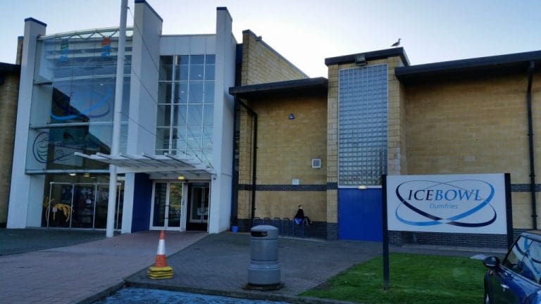 FEMALE ICE HOCKEY SESSIONS ON OFFER AT DUMFRIES ICE BOWL THIS WEEKEND