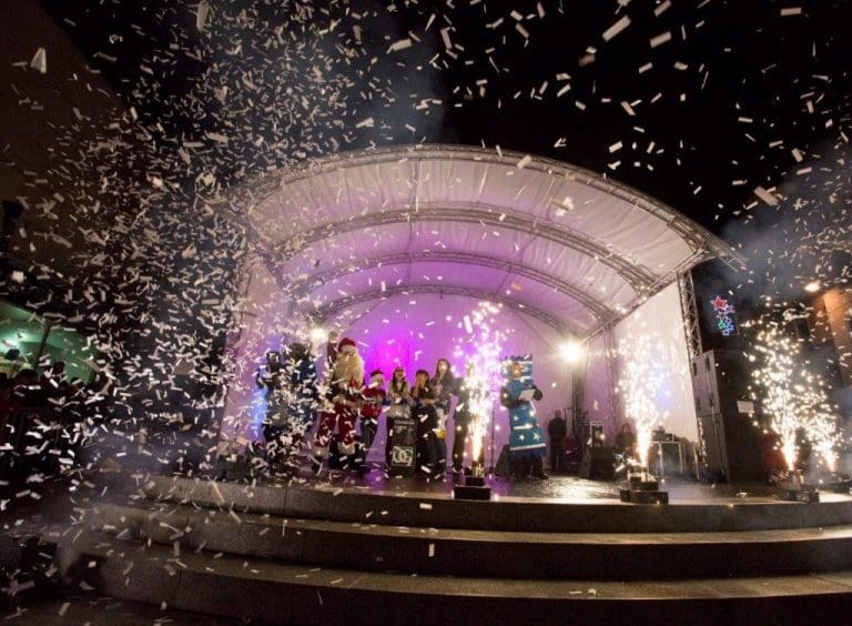 DUMFRIES CHRISTMAS LIGHTS SWITCH WAS STRICTLY SENSATIONAL