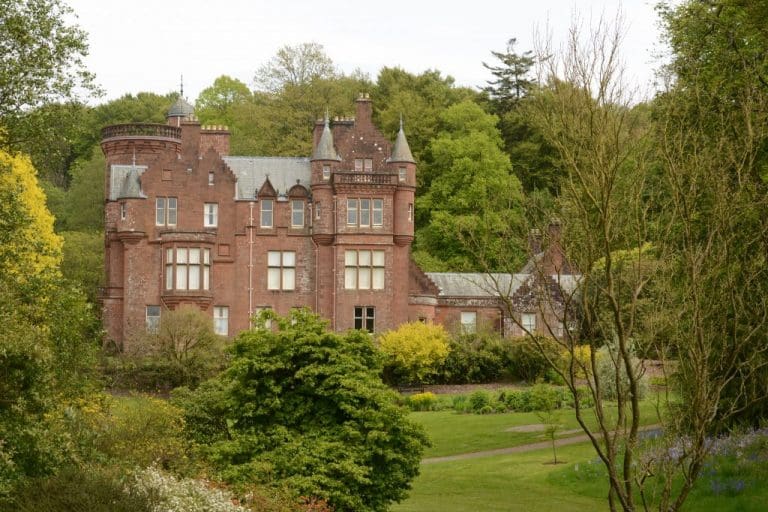 SOAK UP THE CHRISTMAS CHEER AT THREAVE HOUSE AND GARDENS