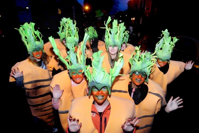 THOUSANDS TURN OUT TO WATCH BURNS NIGHT CARNIVAL IN DUMFRIES