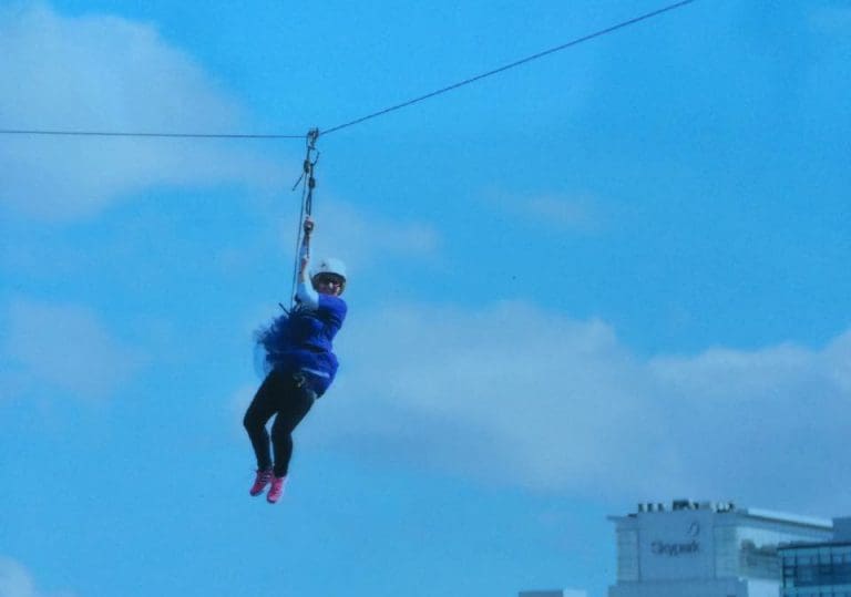 FIONA KIRKPATRICK ZIPS ACROSS THE CLYDE TO RAISE MONEY FOR ALZHEIMERS DUMFRIES