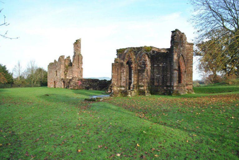 VANDALS CAUSE £1,500 OF DAMAGE TO LINCLUDEN ABBEY FENCE