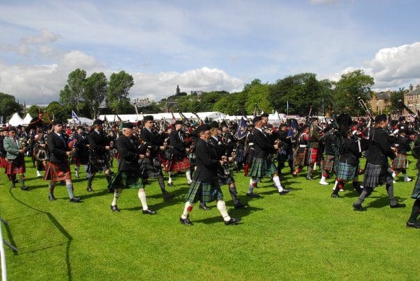 DUMFRIES HOSTS THE PIPES AND DRUMS OF CANADA