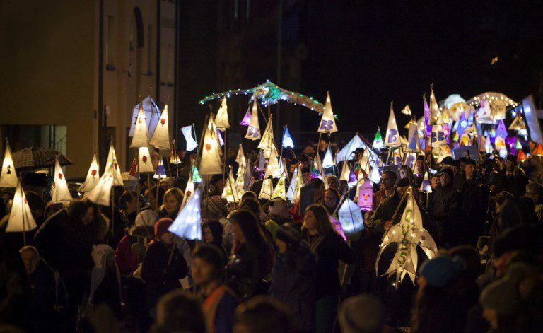 Dumfries Challenged to Make 4,500 Lanterns for 2016 Burns Carnival