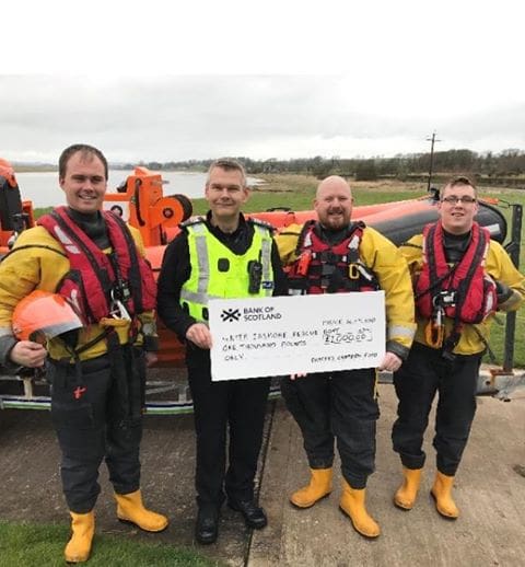 D&g Police Give A ‘Grand’ Donation To Nith Inshore Rescue Team
