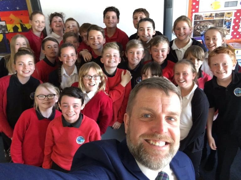 Finlay Carson MSP visits Kirkcudbright Primary School