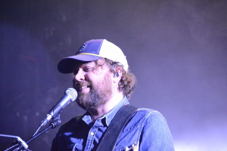 FRIGHTENED RABBIT LEAD SINGER