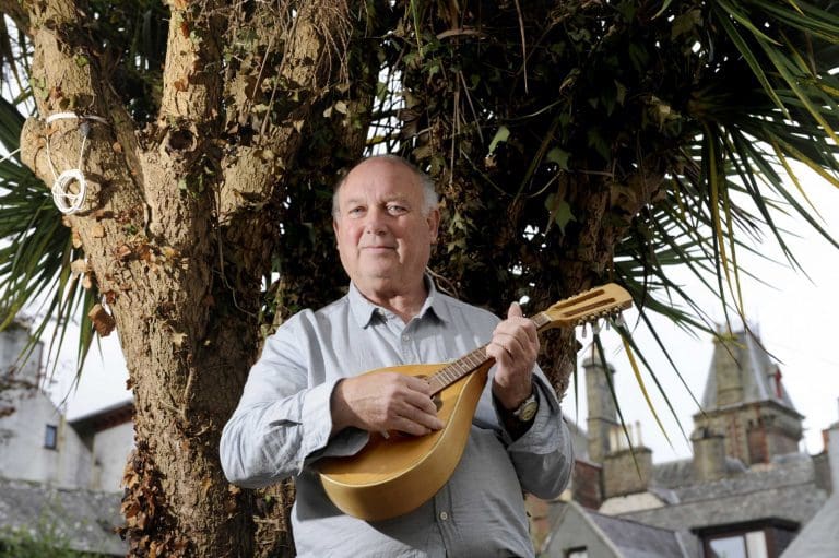 Captain Corelli Author Plays Mandolin