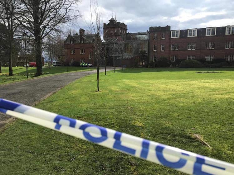 DUMFRIES UNI CORDONS REMOVED