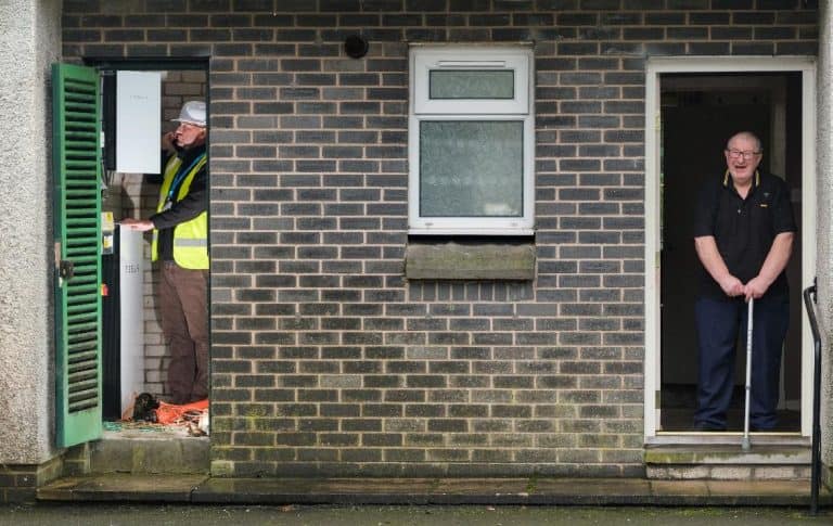FAMILIES IN SOCIAL HOUSING BENEFIT FROM BATTERY PROJECT