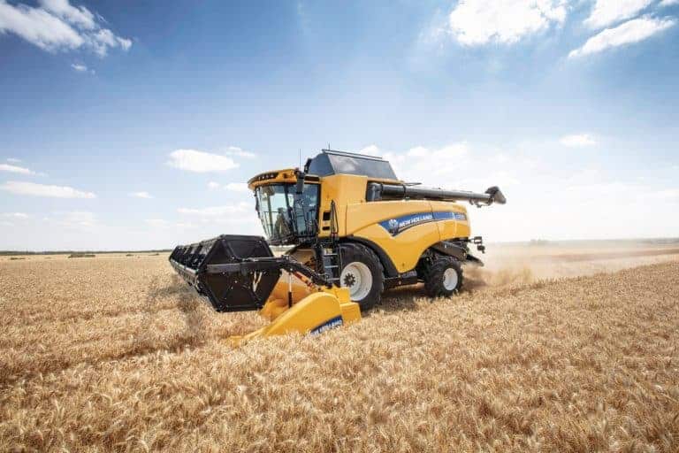 LLOYD LTD CELEBRATES RECOGNITION AS NEW HOLLAND COMBINE DEALER OF THE YEAR FOR 2020