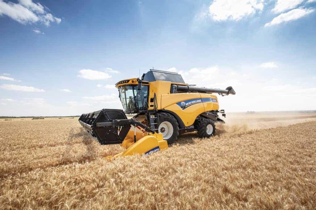 LLOYD LTD CELEBRATES RECOGNITION AS NEW HOLLAND COMBINE DEALER OF THE YEAR FOR 2020