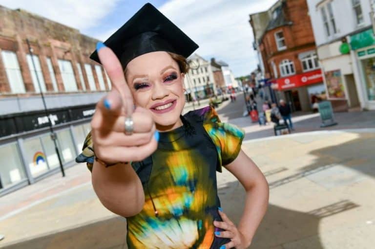 DONT LET SUMMER 'DRAG' JOIN DUMFRIES YOUTH THEATRE FREE SUMMER COURSES