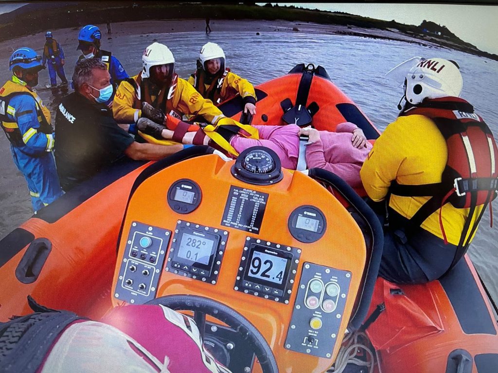 Pensioner Rescued by Coastguard & RNLI after Falling from Rocks near Kirkbean