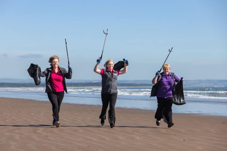 VisitScotland Staff Roll Up Their Sleeves & Help Keep Scotland Beautiful