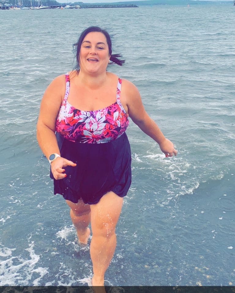 EX SCOTLAND RUGBY STAR 'SUZY ROOK' TAKES THE PLUNGE FOR CHARITY