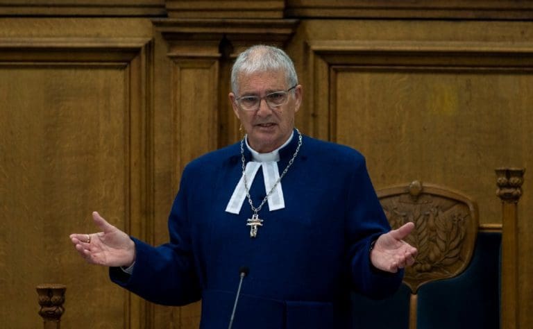 Church of Scotland votes in favour to perform same-sex marriages