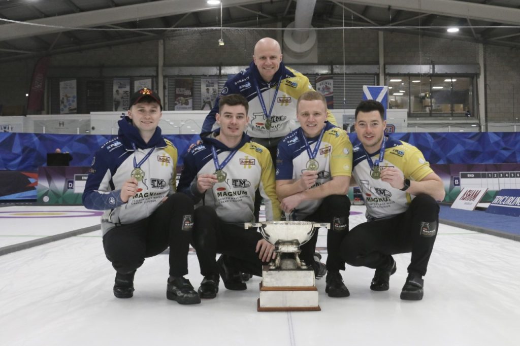 TEAM MOUAT AND TEAM MORRISON TAKE SCOTTISH CURLING MEN’S AND WOMEN’S TITLES