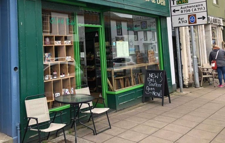 CAFES BARS AND RESTAURANTS TO BE ABLE TO PLACE CHAIRS AND TABLES ON PAVEMENTS WITHOUT PLANNING PERMISSION