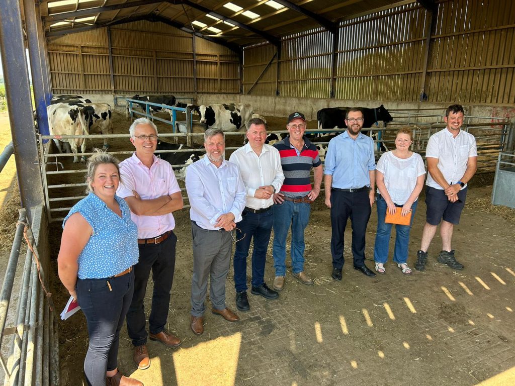 CROSS PARTY POLITICIANS SEE SUSTAINABLE DAIRY PRODUCTION ON DUMFRIESSHIRE FARM