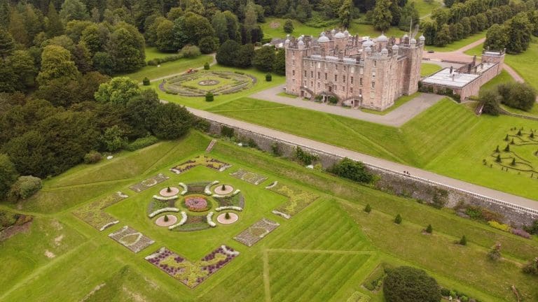 Drumlanrig Castle Gardens: An Immersive Experience with Expert Guided Tours