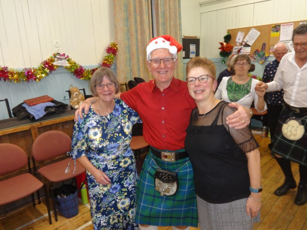 KIRKTON OLD TYME DANCE GROUP HELD CHRISTMAS PARTY