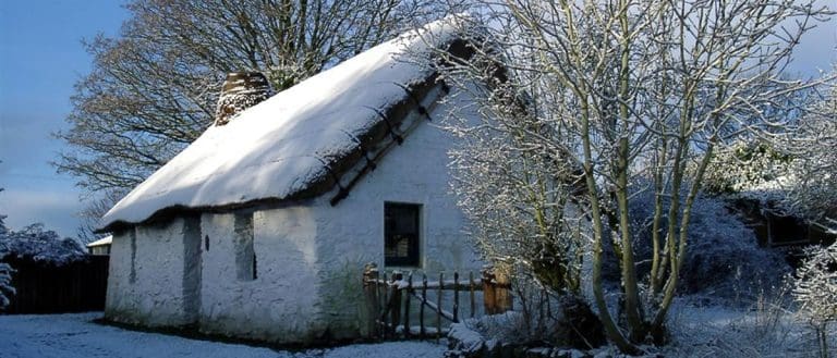 Cruck Cottage Gets Ready For Christmas