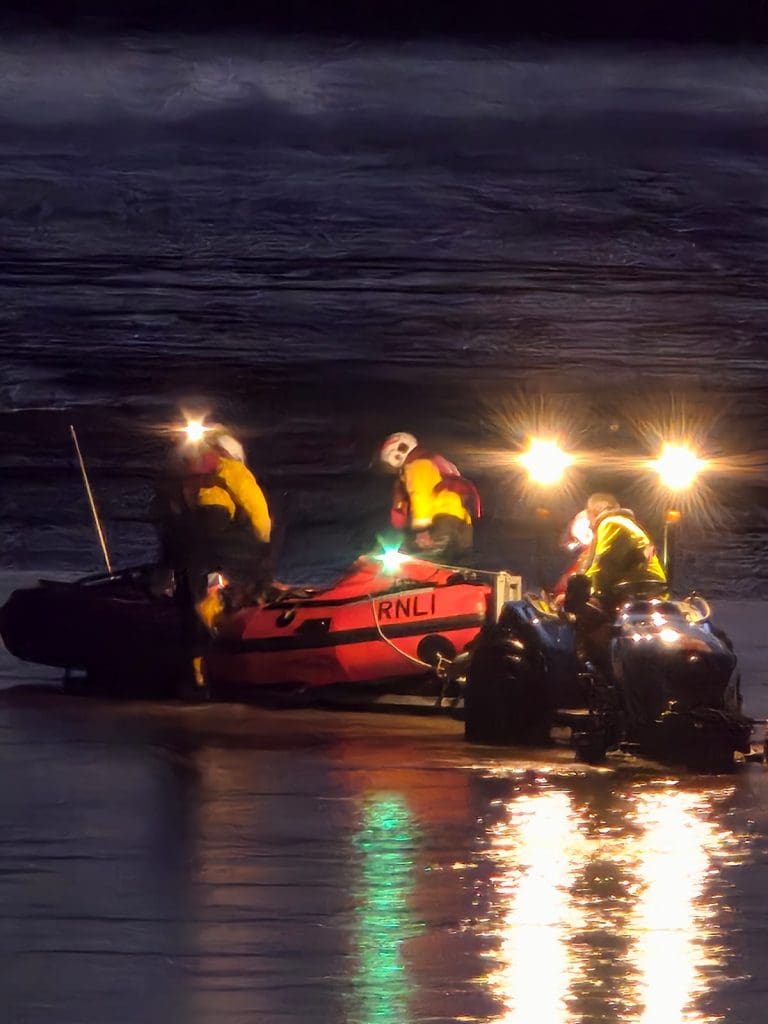 Kippford RNLI Assists Broken Down Motor Yacht