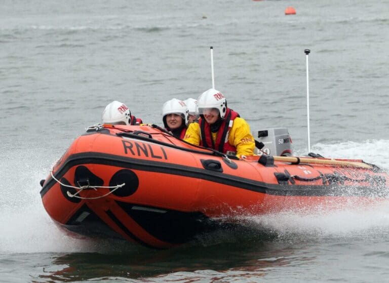Kippford RNLI Rescues Stranded Teenager
